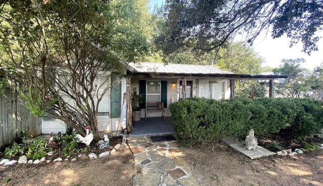 Water Front Rustic Cottage- Private-Guest Haus with Hot Tub sleeps 6. in New Braunfels