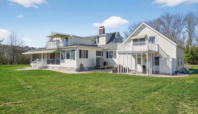 Waterfront Cottage with Private Dock, Sunrises & Wildlife on Ashley Cove