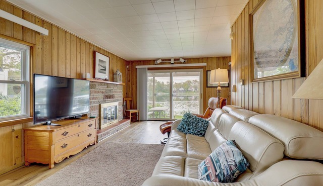 Waterfront Lake Webster Retreat w/Pier & Views