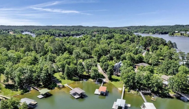 Waterfront Retreat at Smith Lake