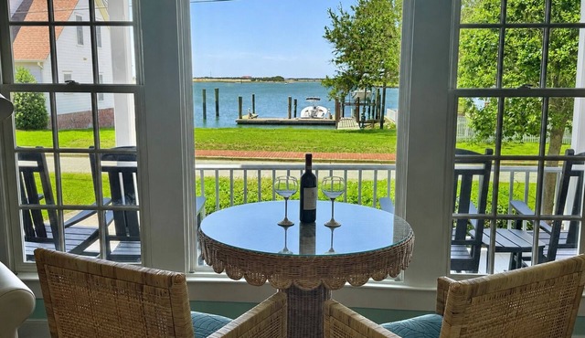 Waterfront walks to downtown Beaufort! Wild horses, Global boats, Luxury sunsets
