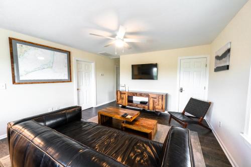 Watermen's Cabana 1C - 3-Bed, 2-Bath Apartment - Walk To BEACH Access & PET Friendly!