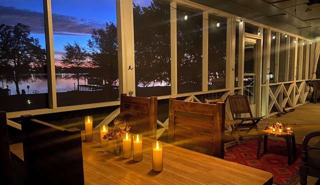 Waterside cottage, private dock, Fishing,Hiking,Climbing,Waterfalls,Sunsets