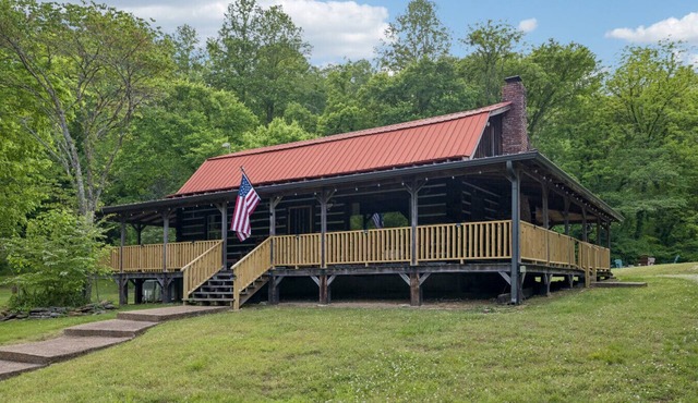 Whispering Oaks Lake Cabin-90 Acre Private Retreat w Lake Access