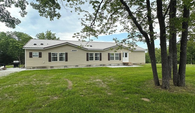 Whispering Springs - Beautiful 4-bedroom house with AC in charming Owensville