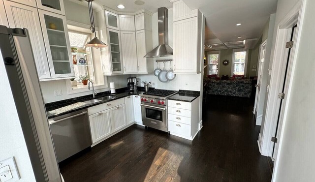 Wicker Park SFH w/Parking and Private Outdoor Deck