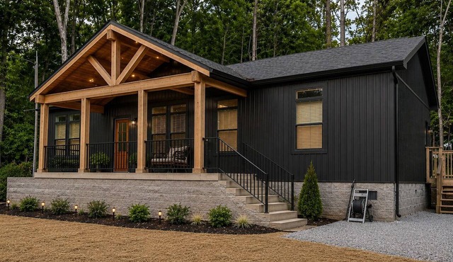 Wonderful Retreat 3-bedroom house with AC at Conley Bottom Lake Cumberland