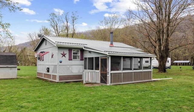 Wood Stove, Fire Pit, Kayaks - 2 Min Walk to River