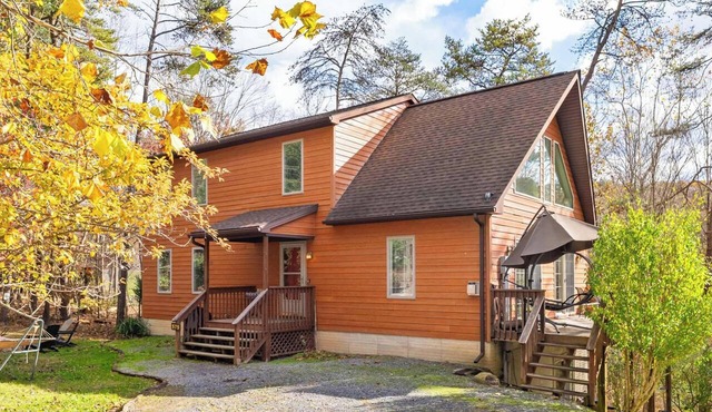 Wooded Cabin Escape w Fire Pit & Family Ready