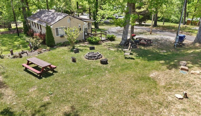 Wooded Cottage with Fire Pit and Boat Parking