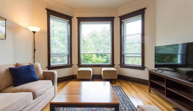 Wrigley Oasis! Steps from the Field! - 3BD 1BA