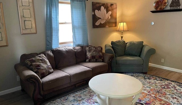 Yin on Spring - Comfy, Cozy Duplex in Springfield