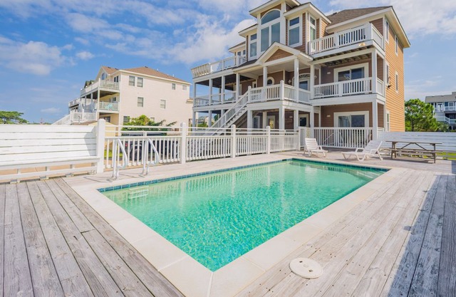 Chocolate Sundae - Gorgeous 5 Bedroom Semi-Soundfront Home in Salvo