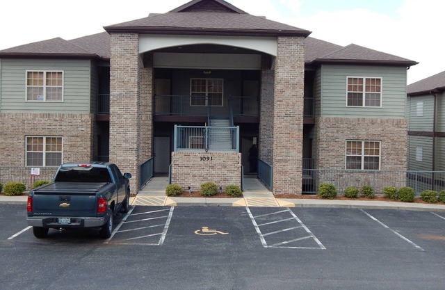 New 3 Bedroom 3 Bath Walk In StoneBridge Condo Near Silver Dollar City