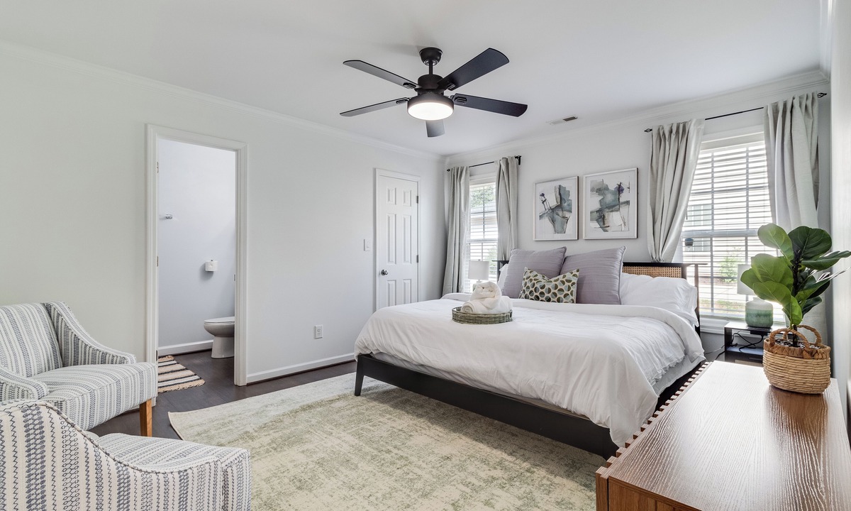 North Belmont House | Cozy & Convenient Belmont Home perfect for families and working professionals!