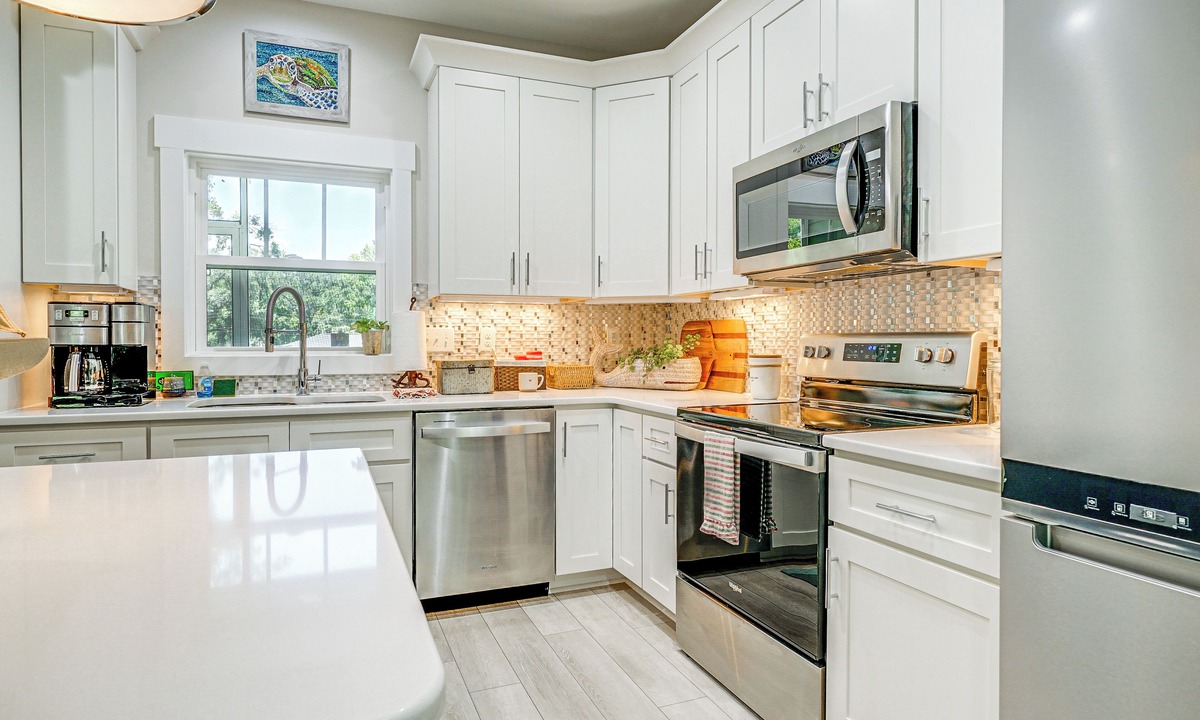 Myrtle Grove House | Dog-Friendly Wilmington Retreat ~ 7 Mi to Beach!
