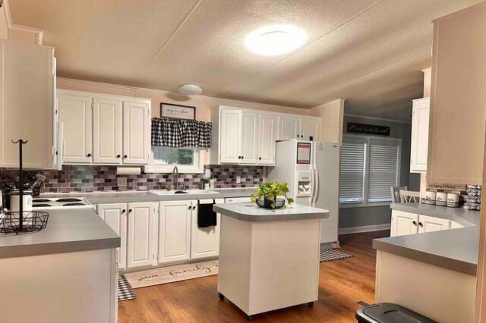 Semora House | Hyco Lake Retreat - Near VIR / Caesar's Casino / Raleigh-Durham-UNC