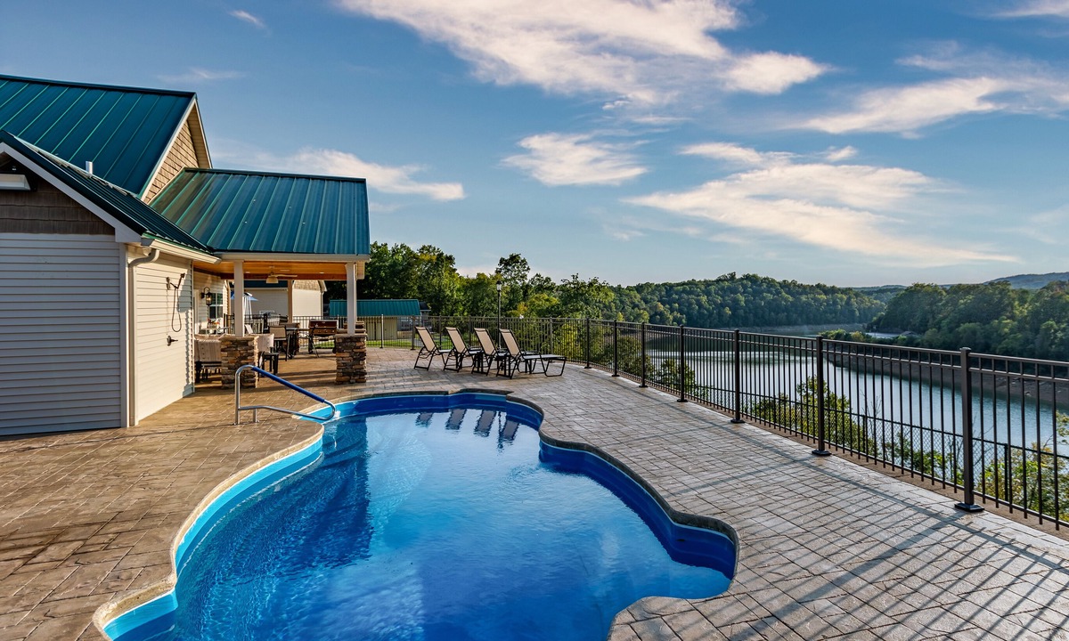 Burnside House | Lake Cumberland Hilltop Villas.