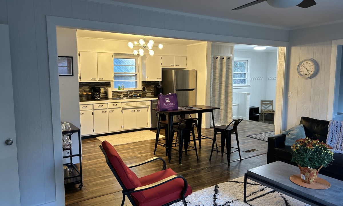Saint Andrews House | Cozy house on the Domain - walk to the Sewanee Village, trails, and campus.