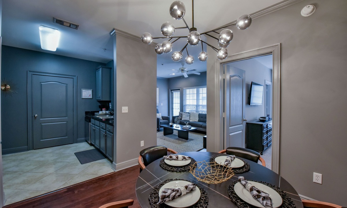 Tuscaloosa Condo | Welcome to Bear's Den! Walk to the Coliseum, Stadium, and The Strip!