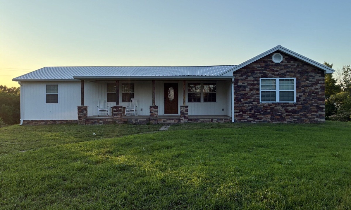 Bee Spring House | Ira’s Place - A spacious home near Mammoth Cave National Park and Nolin Lake