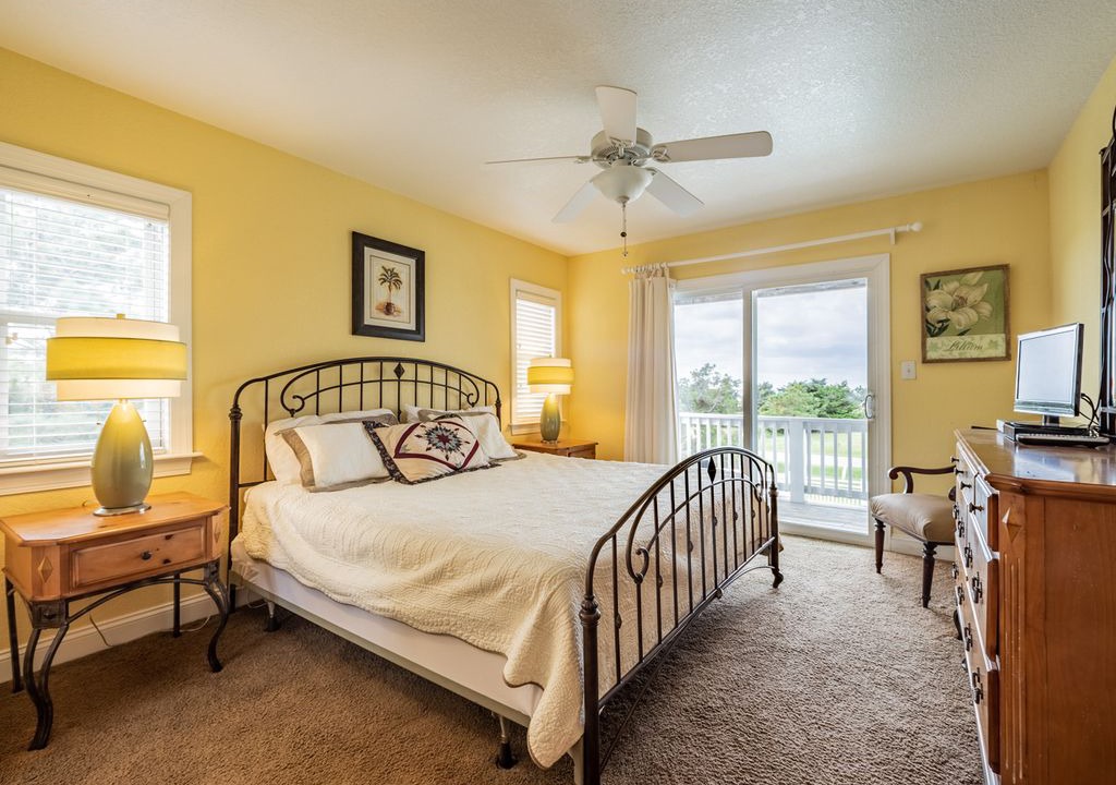 Photo of Bedroom in Wind Over Waves
