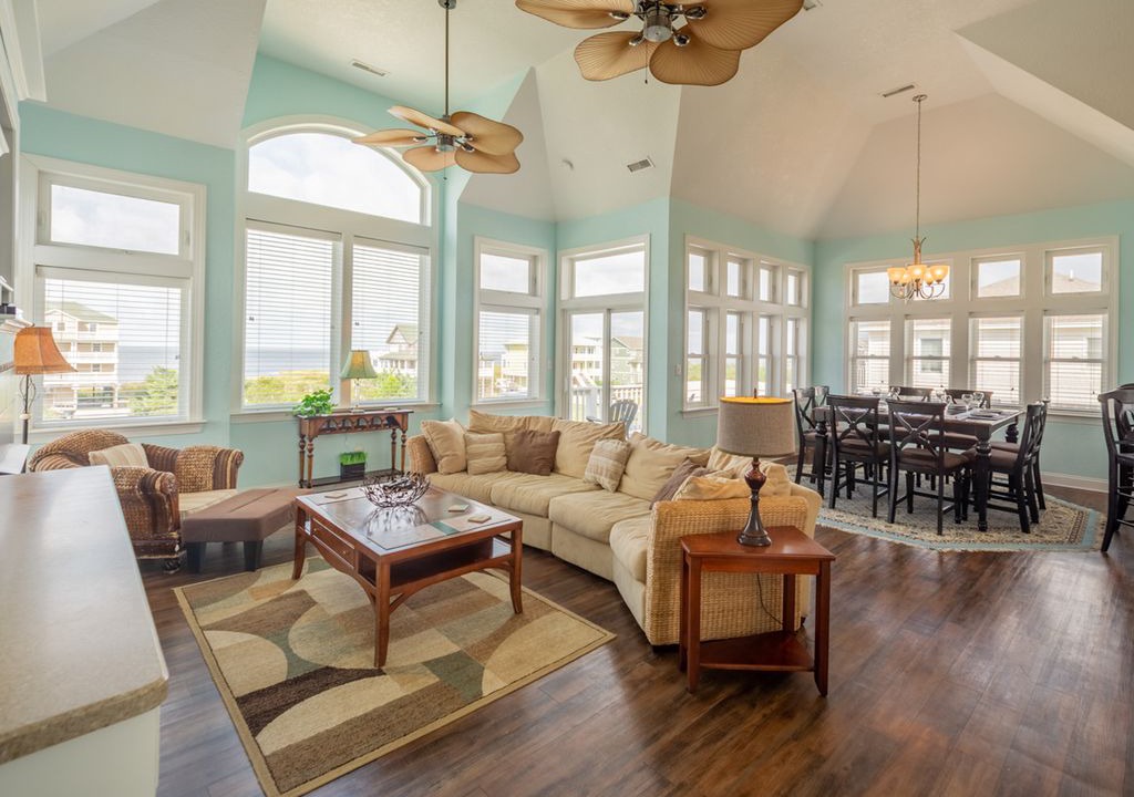 Photo of Livingroom in Wind Over Waves