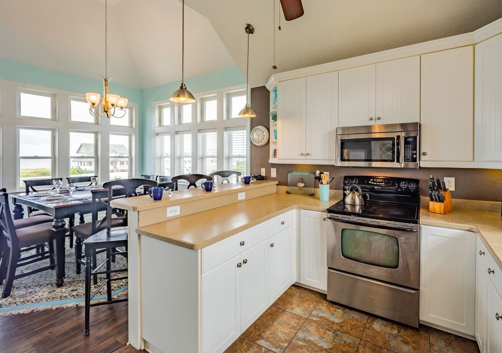 Photo of Kitchen in Wind Over Waves