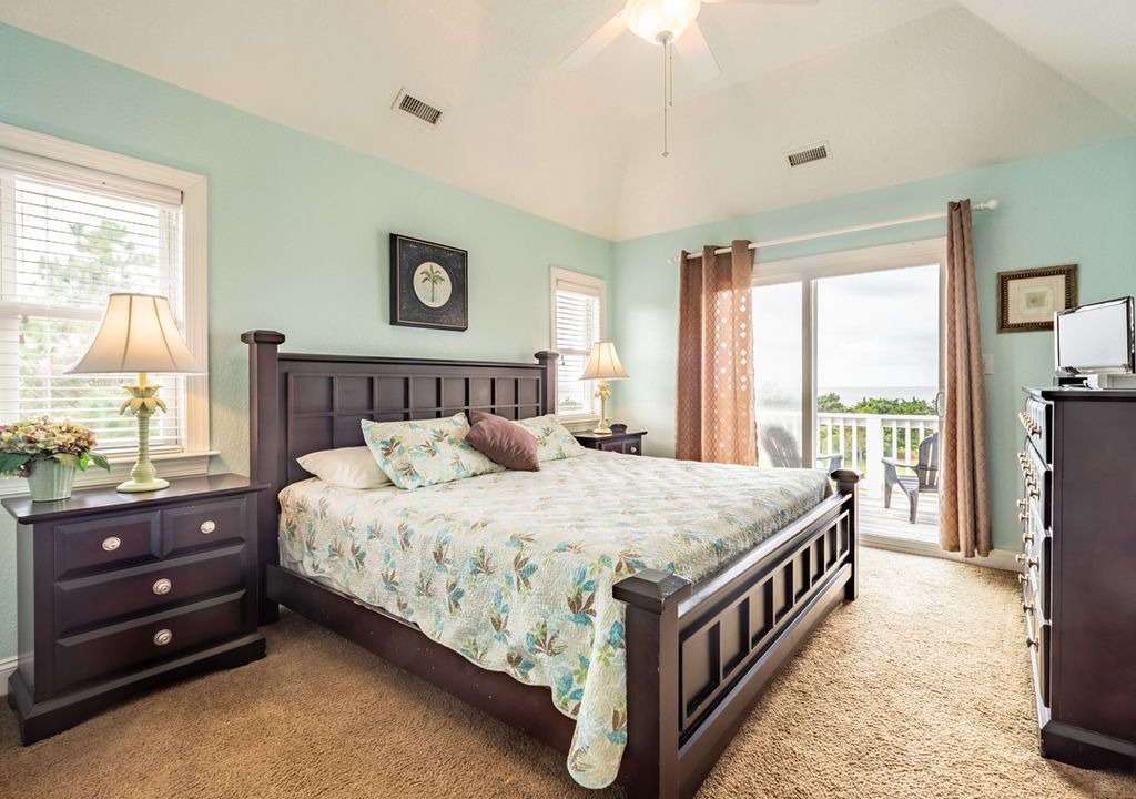 Photo of Bedroom in Wind Over Waves