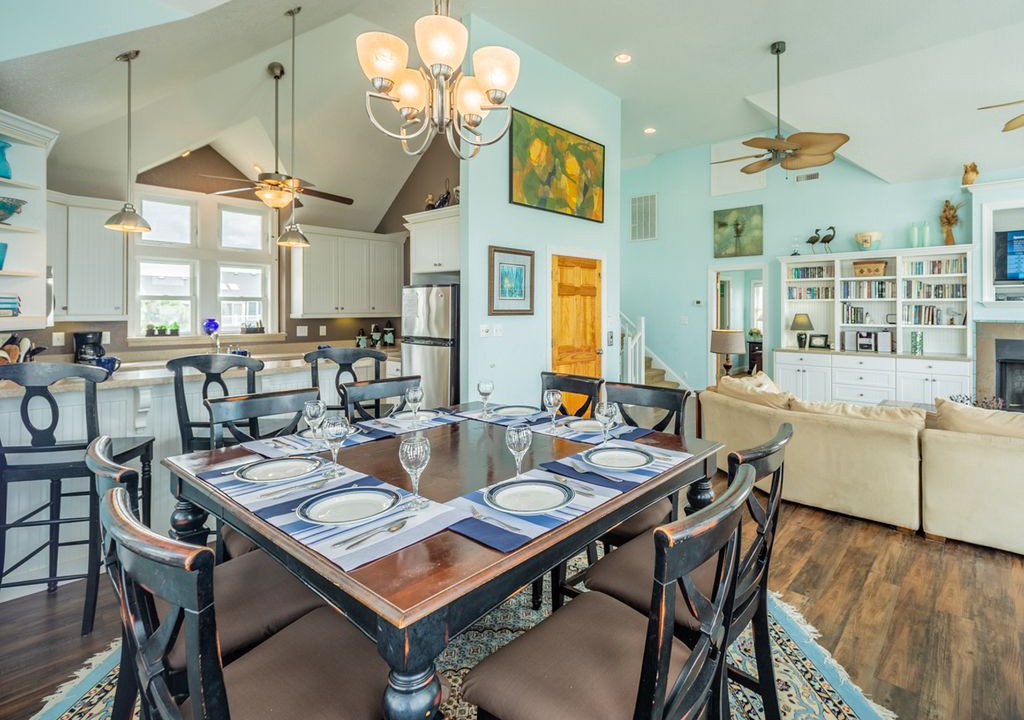 Photo of Livingroom in Wind Over Waves