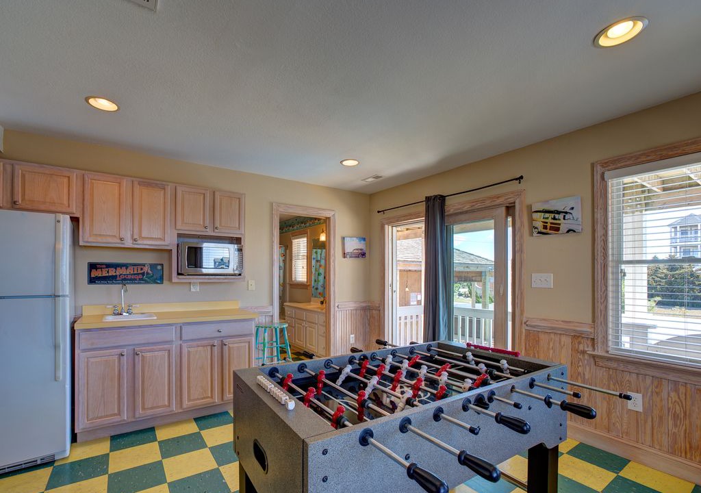 Photo of Livingroom in Wind Over Waves