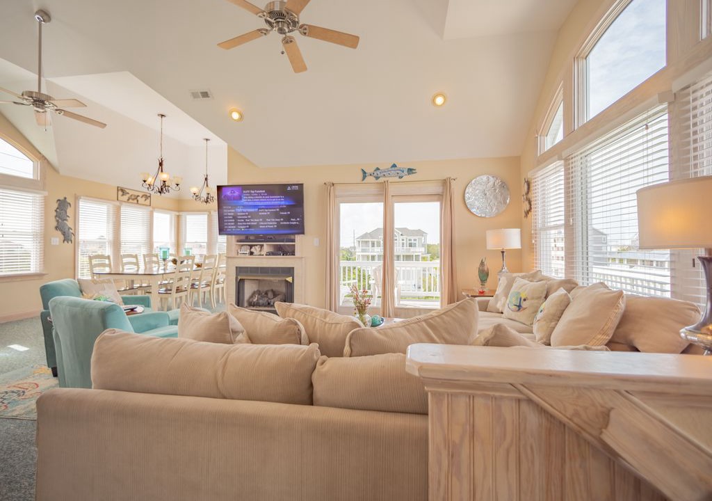 Photo of Livingroom in Wind Over Waves