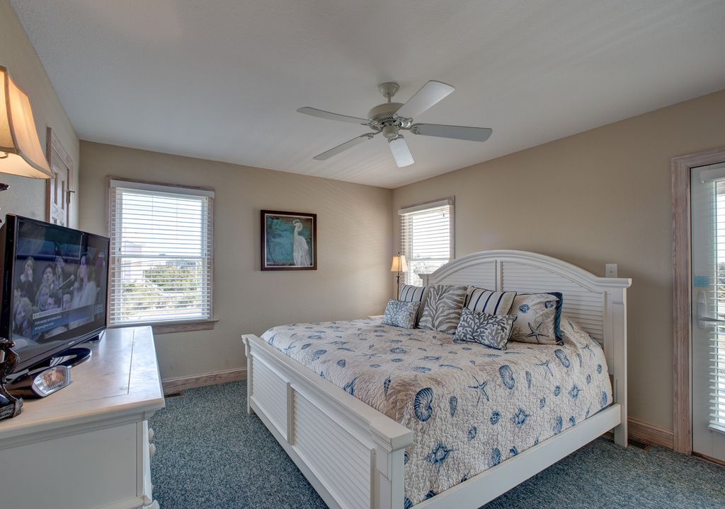 Photo of Bedroom in Wind Over Waves