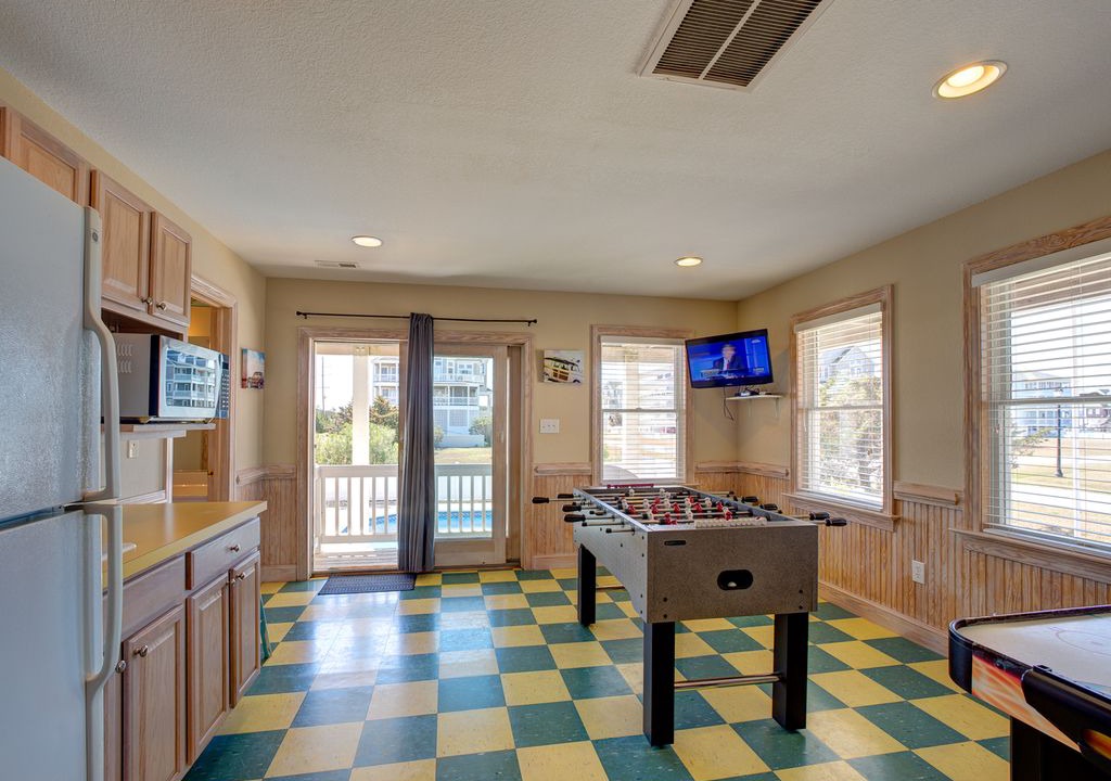 Photo of Livingroom in Wind Over Waves