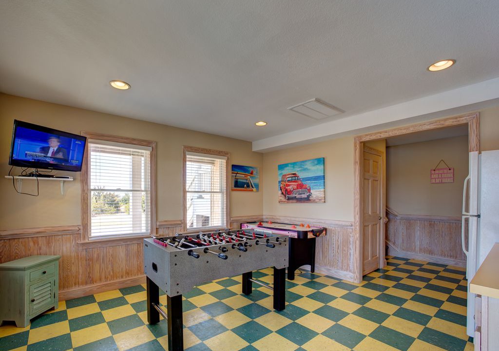 Photo of Livingroom in Wind Over Waves