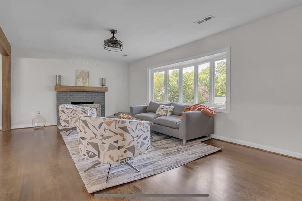 Photo of Livingroom in Cave Spring
