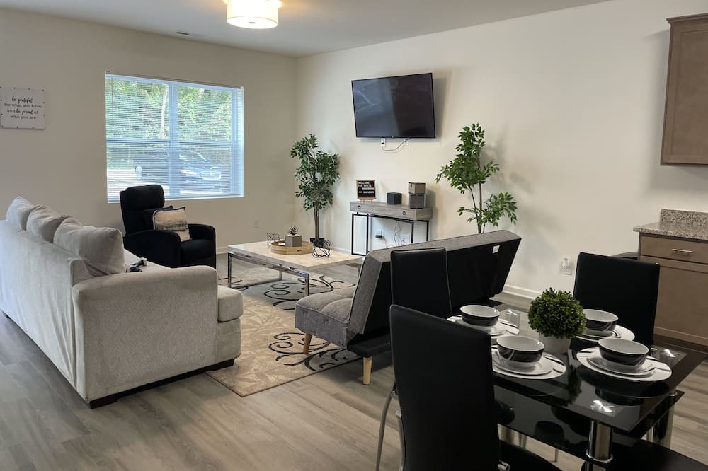 Photo of Livingroom in Oakdale