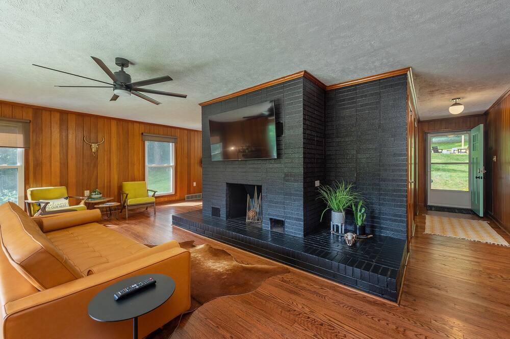 Photo of Livingroom in Waynesville