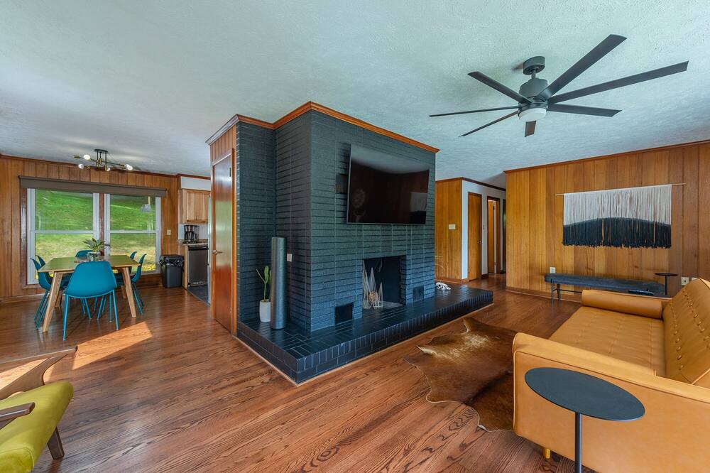 Photo of Livingroom in Waynesville