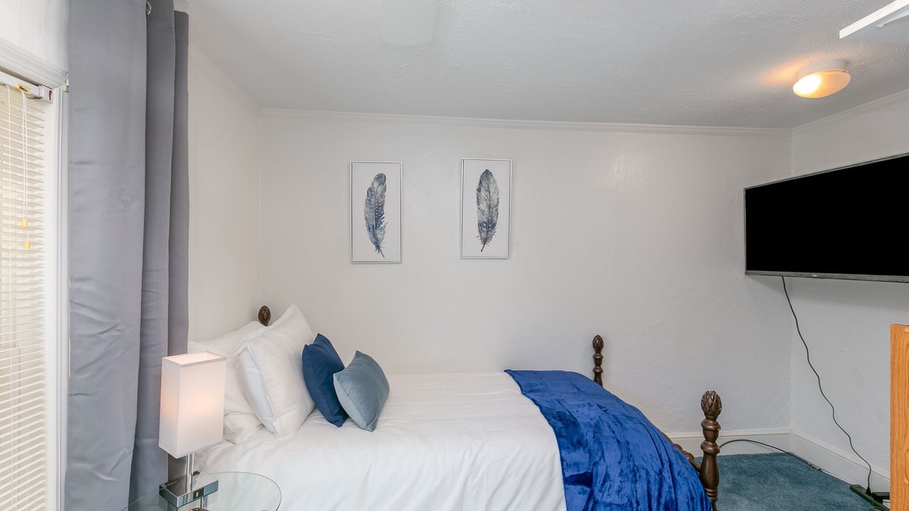 Photo of Bedroom in Sunset Road