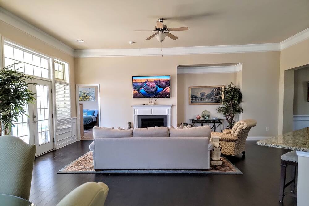 Photo of Livingroom in Duncan