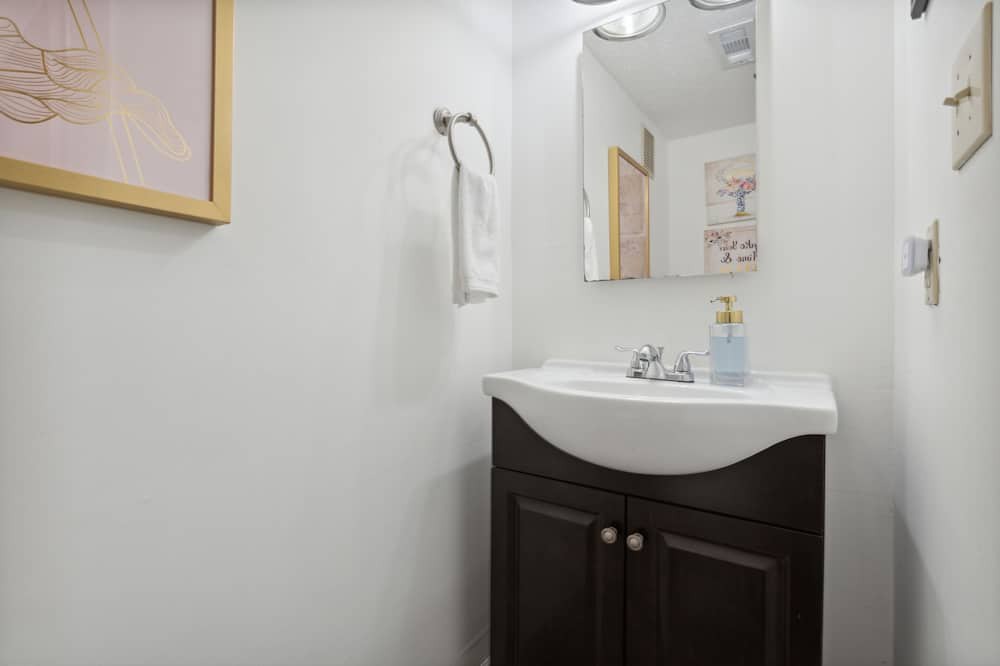 Photo of Bathroom in Coliseum Central
