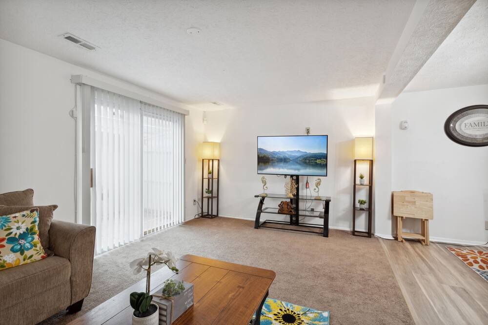 Photo of Bedroom in Coliseum Central