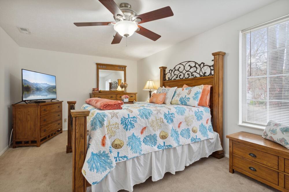 Photo of Bedroom in Coliseum Central
