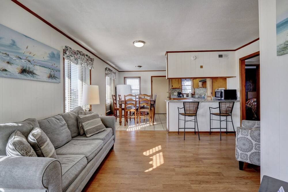 Photo of Livingroom in Wilmington Beach