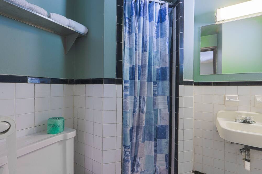 Photo of Bathroom in Blue Jay