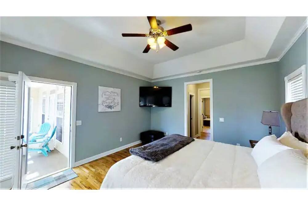 Photo of Bedroom in Monterey
