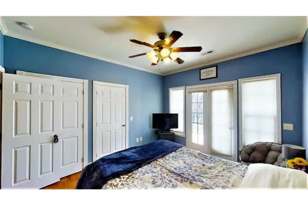 Photo of Bedroom in Monterey