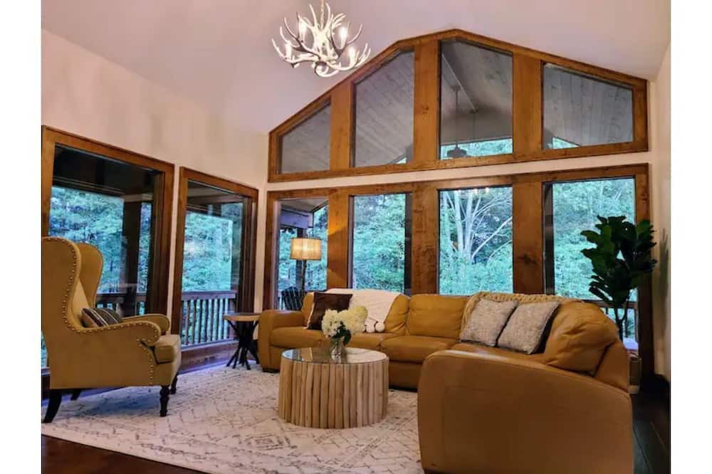 Photo of Livingroom in Cullowhee