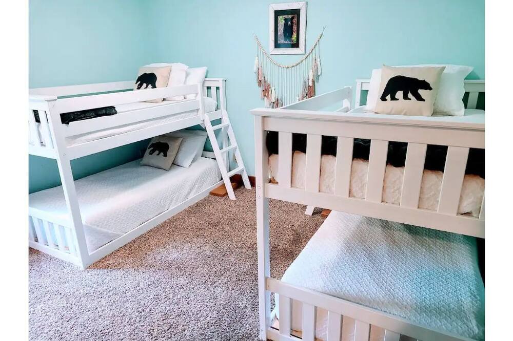 Photo of Bedroom in Cullowhee